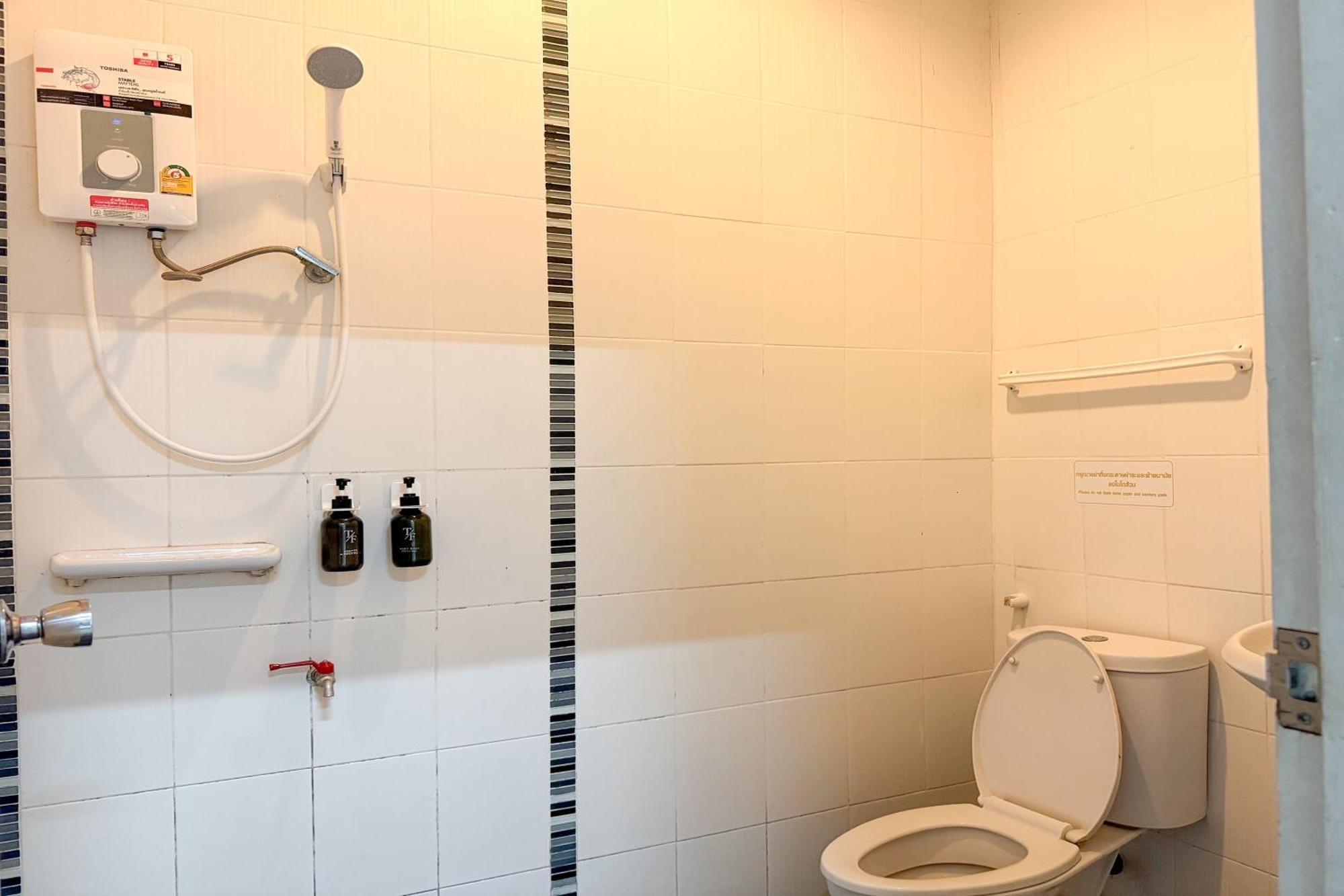 Tf Apartment Chiang Mai Bagian luar foto